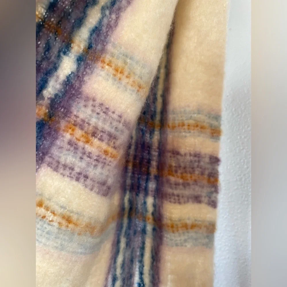 Francesca's Kaley Noodle Window Scarf Warm Winter‎ Neckscarf Cream Purple Plaid
